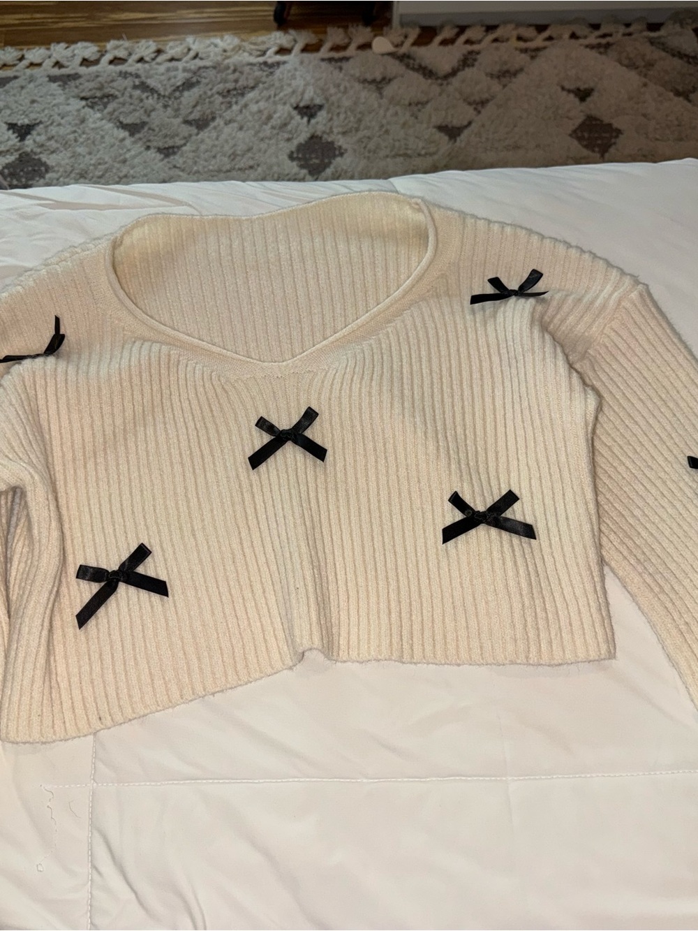 SHEIN Cream Ribbed V-Neck Cropped Sweater with Black Ribbon Bows